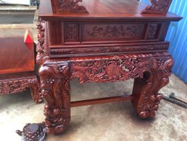 Mặt bên sập thờ