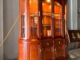 Sản phẩm được sơn PU phủ bóng kết hợp cùng đèn với sắn vàng chủ đạo đẹp mắt