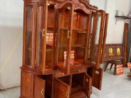 Thiết kế nhiều ô đợt rộng rãi và khung cánh dày dặn tạo nên sự hài hòa cho sản phẩm