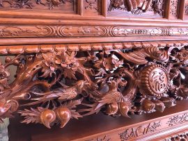 sập thờ mai điẻu đục tay sắc nét