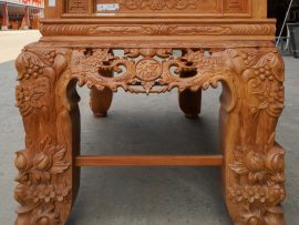 Mặt bên sập thờ