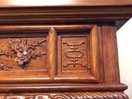 Chữ thọ cách điệu ở cổ sập thờ