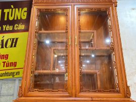 Thiết kế gồm 2 cánh kính trong với họa tiết đường viền đẹp mắt