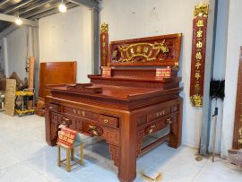 án gian thờ tam cấp và bộ đại tự lồng cuốn thư gỗ gụ lào