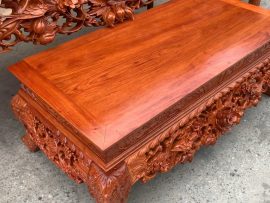 Bàn cơm sập mai điểu đục chạm kênh bong sắc nét, chân dáng quỳ sang trọng