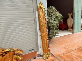 Câu đối bên trái “Tử – Hiếu – Tôn – Hiền – Vạn – Đại – Vinh”