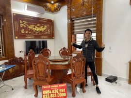 Bộ bàn ăn được đục chạm tinh xảo, cực kỳ công phu bởi các nghệ nhân lâu năm