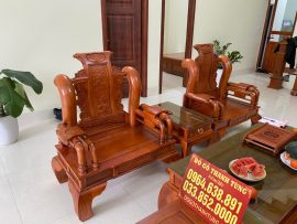 Mọi chi tiết đều được đục đẽo tỉ mỉ, lựa chọn kỹ càng từng thửa gỗ gõ đỏ bắt mắt