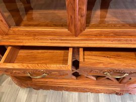 Thiết kế 2 ngăn kéo ván liền ghép mộng tàu siêu mượt, chắc chắn tạo nơi cất những đồ dùng nhỏ tiện dụng