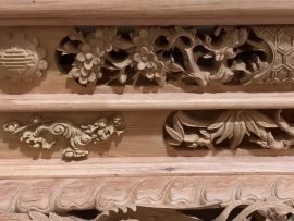 Sập thờ mai điểu có vẻ ngoài tinh tế hai tầng cổ sập đều dày 4cm.