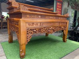 – Bàn thờ ba cấp gỗ gụ đẹp gây ấn tượng với khách hàng nhờ vào sự uy nghi, hoành tráng bằng các chi tiết được điêu khắc điêu luyện, tỉ mỉ và kỳ công.