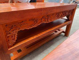 bàn ghế phòng khách mẫu trường kỷ đục tích tam quốc gỗ hương đá cao cấp