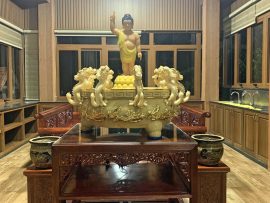 Tượng Phật đản sanh và chậu tắm cửu long