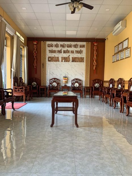 Phòng khách chùa Phổ Minh