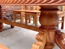 chân bàn ăn trụ độc đáo