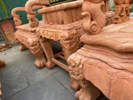 cận cảnh phần chân ghế và chân đôn