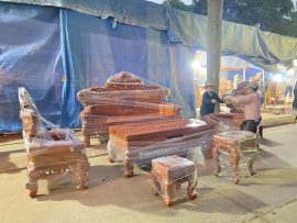 bộ bàn ghế chuẩn bị xuất xưởng