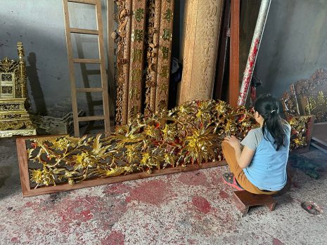 Thợ sơn son thếp vàng