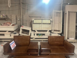 hai ghế đơn đói tay