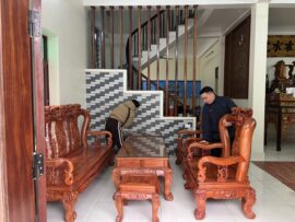 Bộ bàn ghế Minh Quốc Đào lấy hình tượng đào trong phong thuỷ làm chủ đào, được chạm đục tinh xảo, sắc nét.