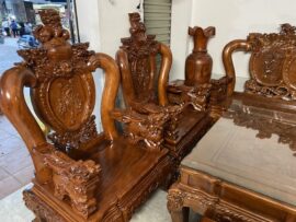 Bộ bàn ghế sở hữu nét đẹp truyền thống nhưng vẫn cuốn hút và sang chảnh.