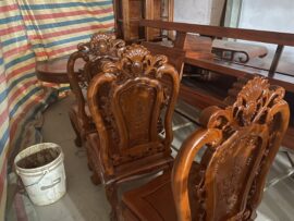 Tựa lưng ghế vô cùng vững chãi chắc chắn.