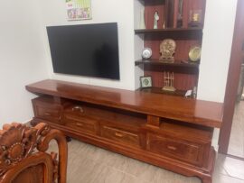 Kệ tivi gỗ hương đá chất lượng
