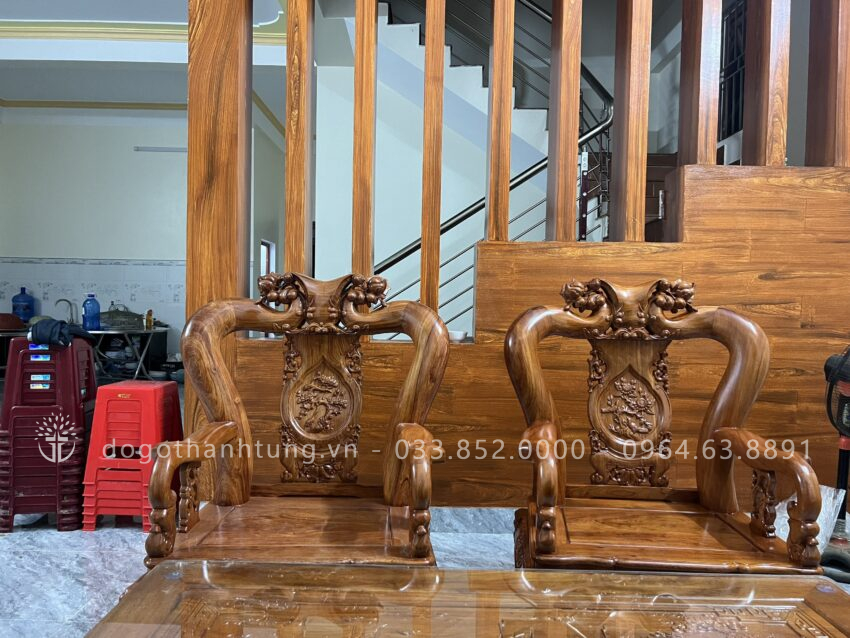 Các chi tiết đục chạm sắc nét, tinh tế, sản phẩm mang nhiều ý nghĩa phong thuỷ, giúp thu hút tài lộc, thể hiện đẳng cấp, gu thẩm mỹ và độ “chịu chơi” của gia chủ.