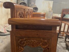 Mặt bên ghế trường kỷ siêu chất của chú Đồng.