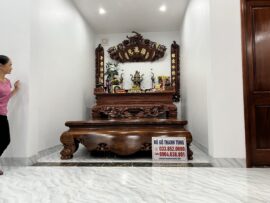 Không gian phòng thờ nhà cô Quý thật lộng lẫy và sang trọng.