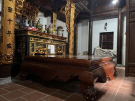 Sập gỗ cao cấp với các đường mộng gỗ mịn, chân Lân vững chắc 24cm