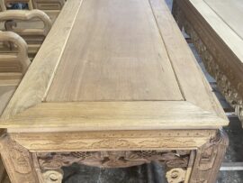 Bàn nguyên khối bằng phảng chất gỗ đẹp.